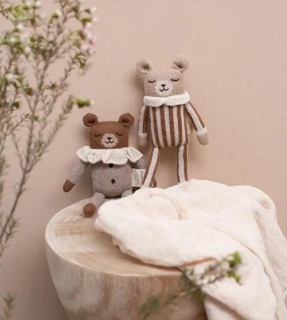Main Sauvage Doudou ourson pyjama avoine La petite mésange