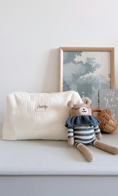 Ecru toiletry bag 